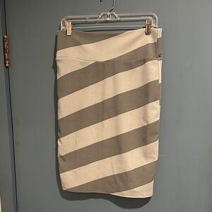 LuLaRoe Diagonal Stripe Pencil Skirt - Gray & Light Gray.   M